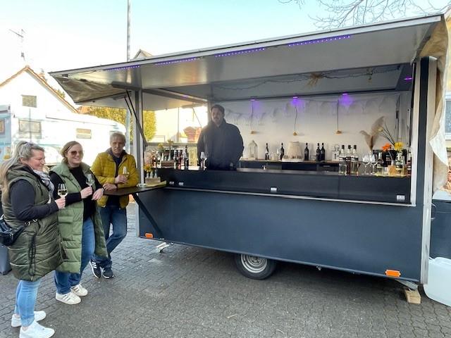 wochenmarkt-weinstandneu.jpg