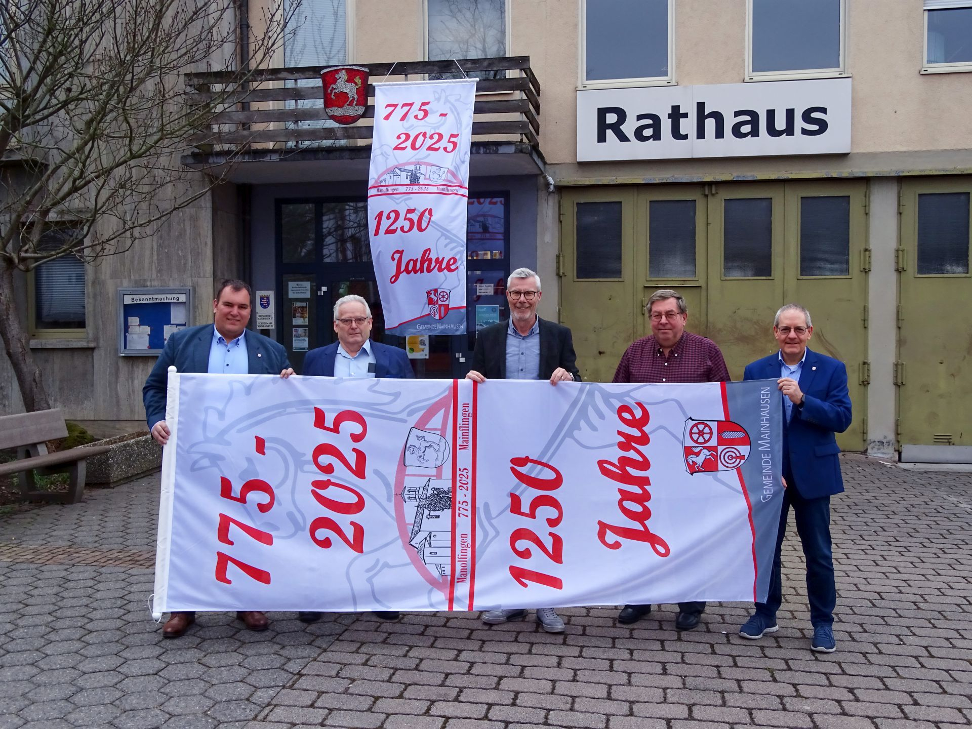 Vereinsring_Fahnenuebergabe_klein